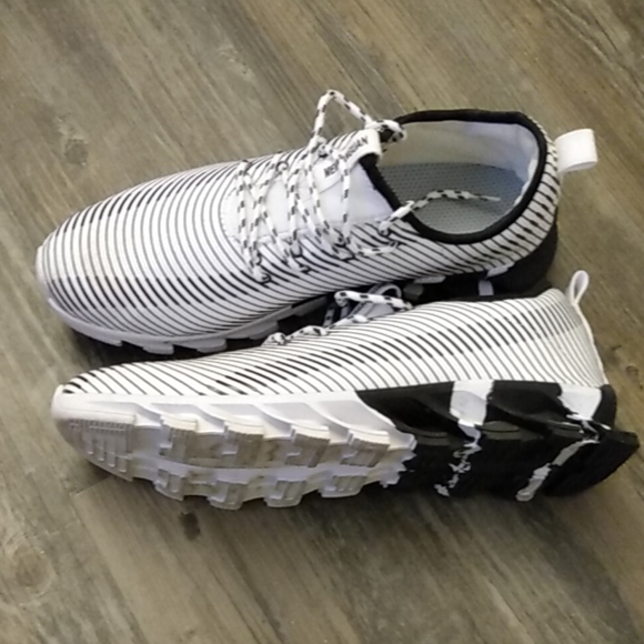 Sneakers - Picture 2 of 3